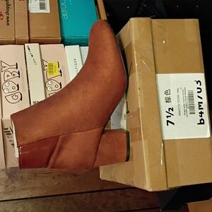 Unbranded brown/rust color bootie